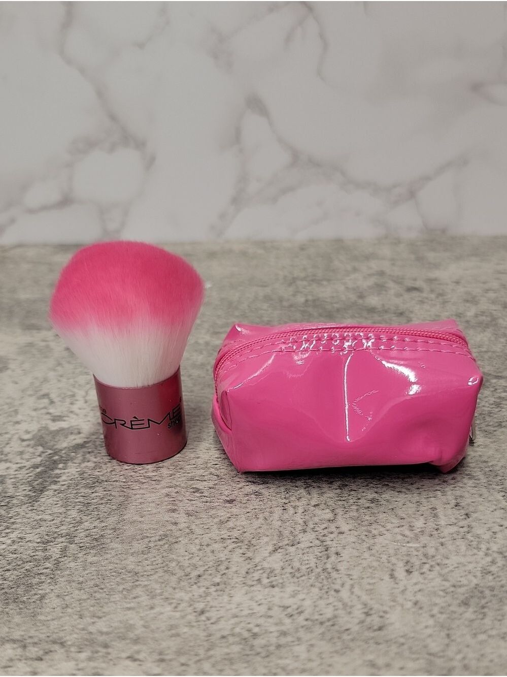 Pink Kabuki Brush with pouch gift set - Picture 2 of 5
